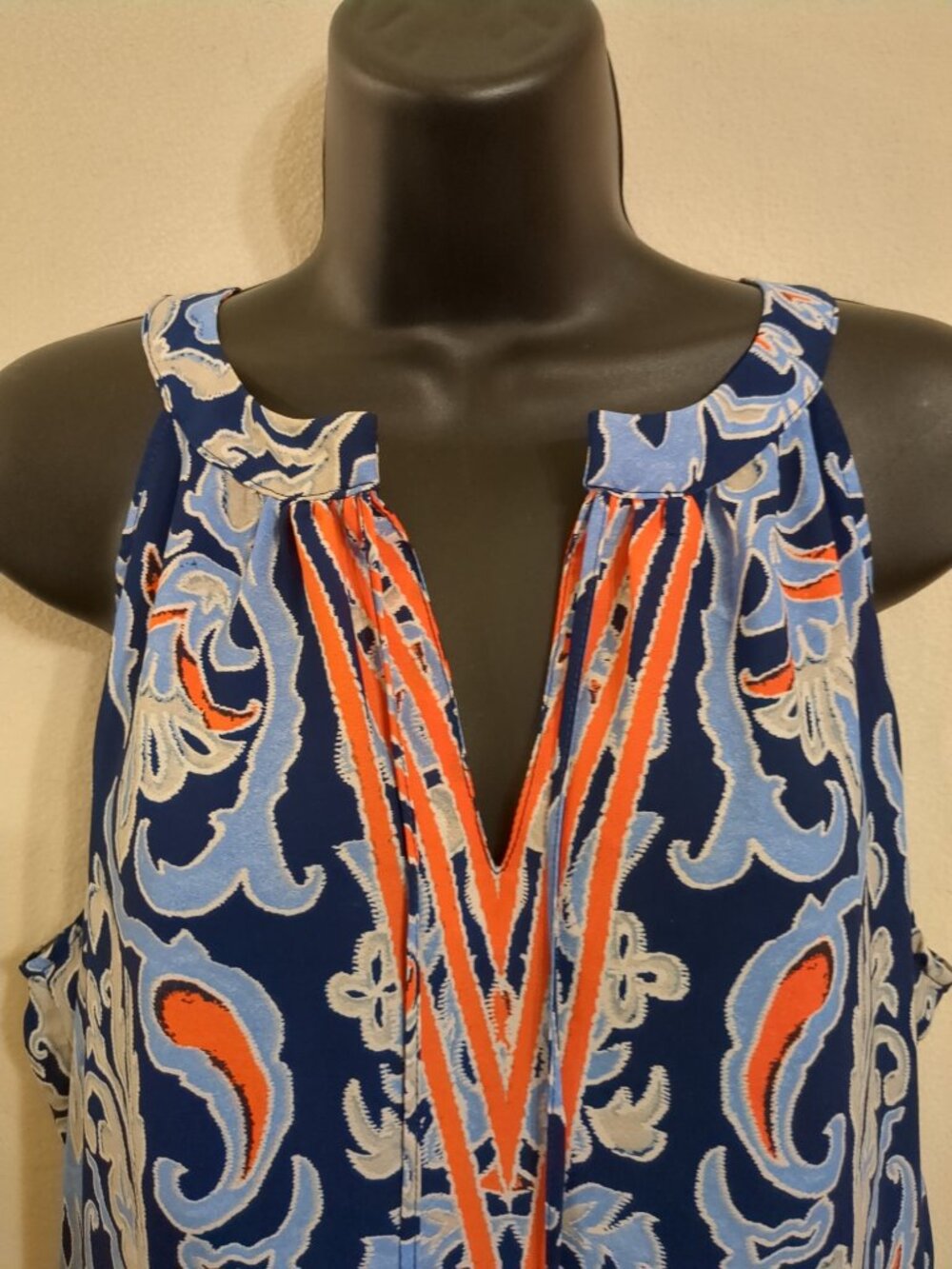 L 🏵💙🏵 Sleeveless Colorful Floral Abstract Tunic Top - Picture 2 of 12